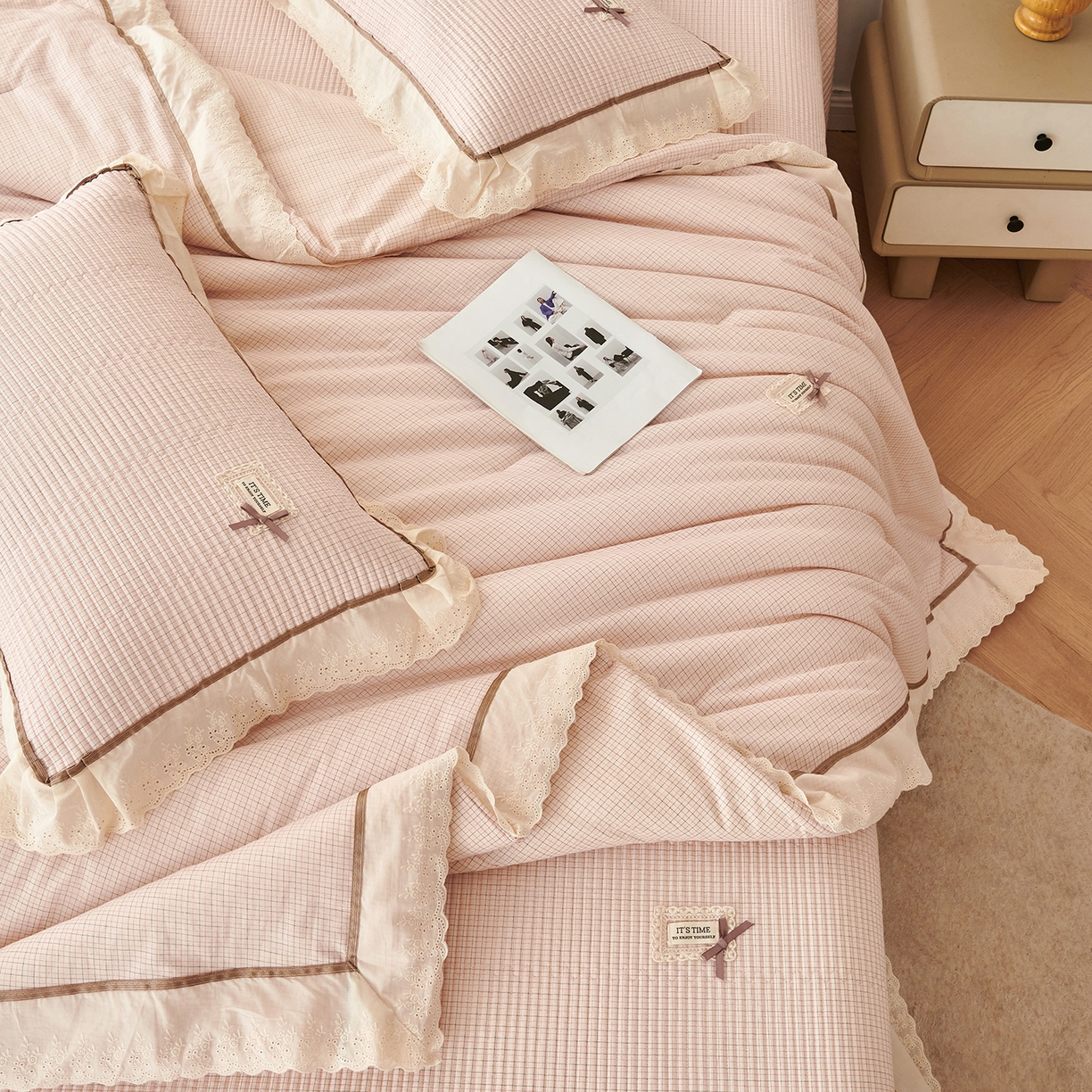 91家纺网 家纺一手货源 找家纺 优希家纺 2025新款米娅千金多功能春秋被四件套 粉色