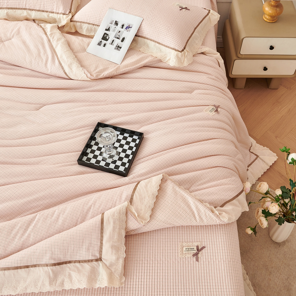 91家纺网 家纺一手货源 找家纺 优希家纺 2025新款米娅千金多功能春秋被四件套 粉色