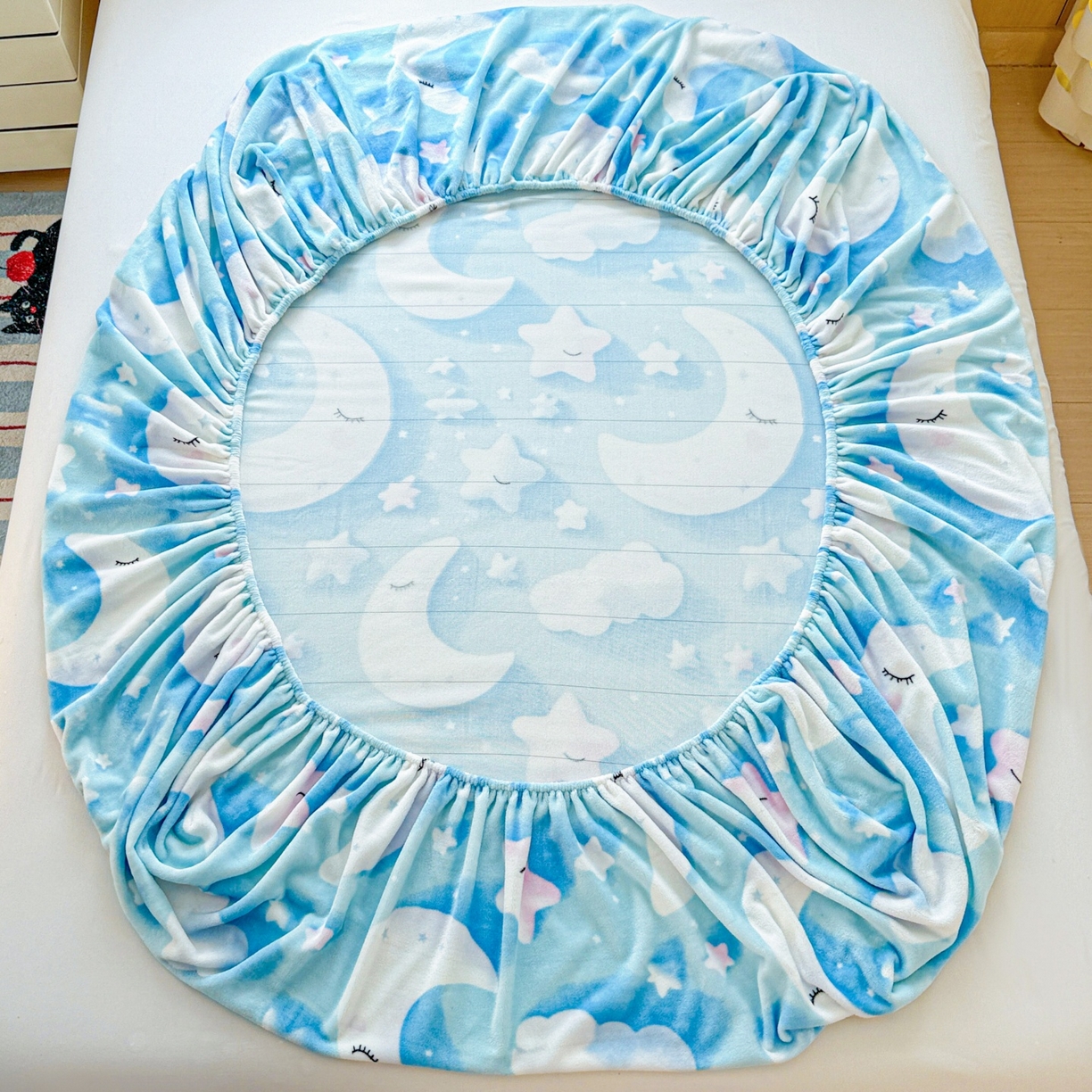 91家纺网 家纺一手货源 找家纺 名兮家居 2025新款高克重印花牛奶绒单床笠床笠单件 星月传奇