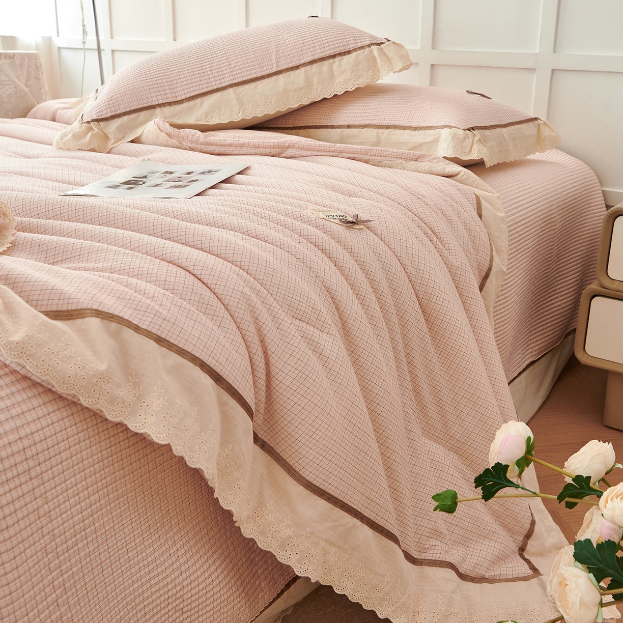 91家纺网 家纺一手货源 找家纺 优希家纺 2025新款米娅千金多功能春秋被四件套 粉色