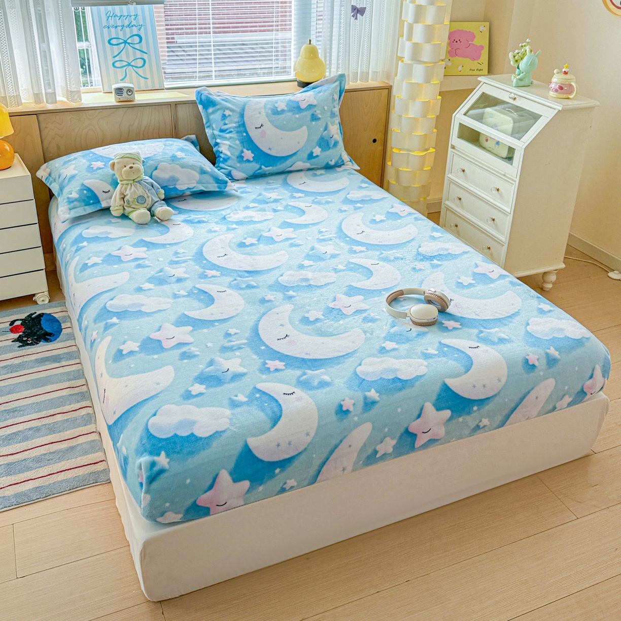 91家纺网 家纺一手货源 找家纺 名兮家居 2025新款高克重印花牛奶绒单床笠床笠单件 星月传奇