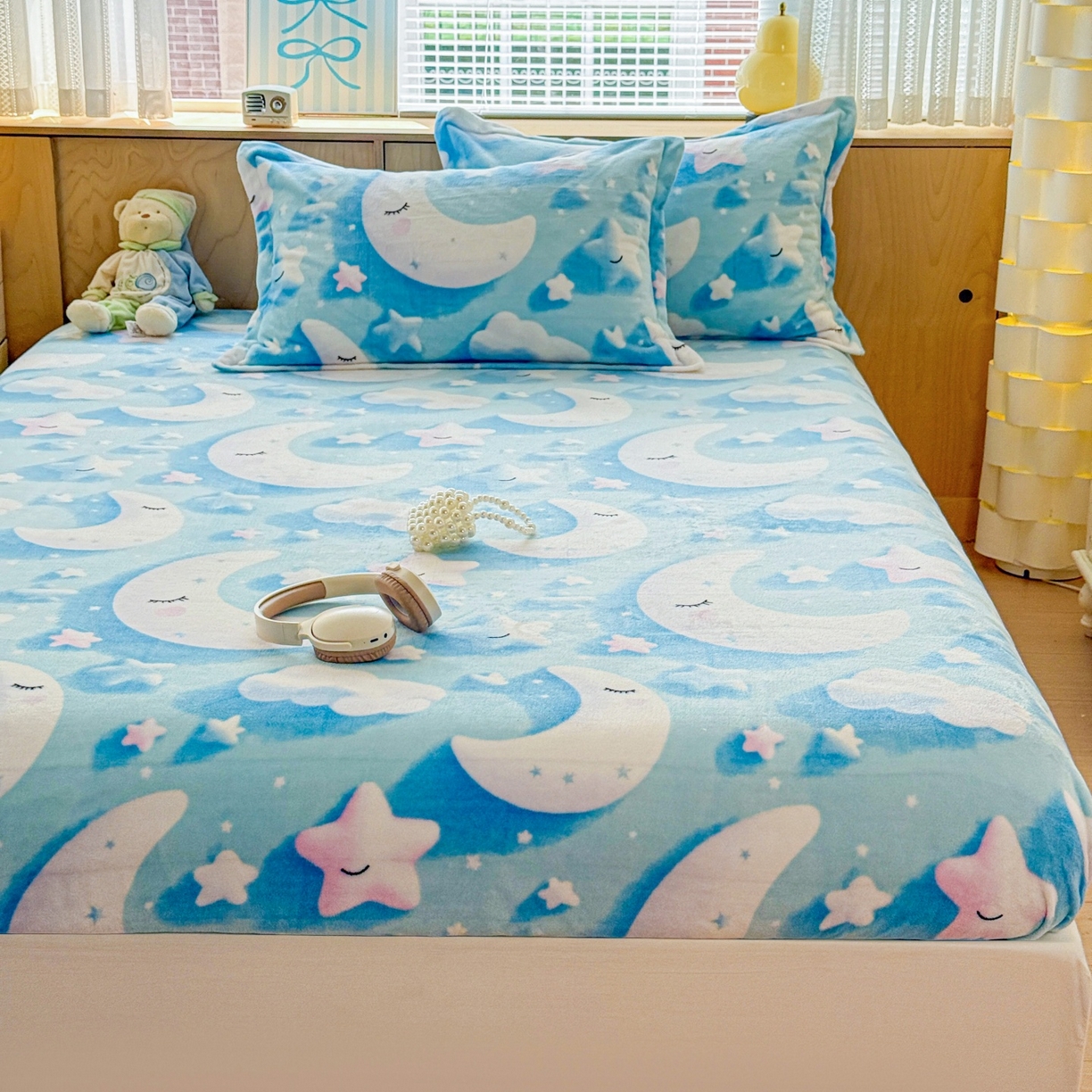 91家纺网 家纺一手货源 找家纺 名兮家居 2025新款高克重印花牛奶绒单床笠床笠单件 星月传奇