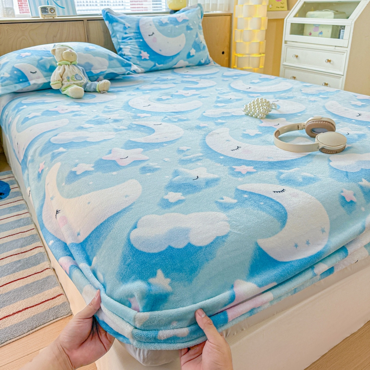 91家纺网 家纺一手货源 找家纺 名兮家居 2025新款高克重印花牛奶绒单床笠床笠单件 星月传奇