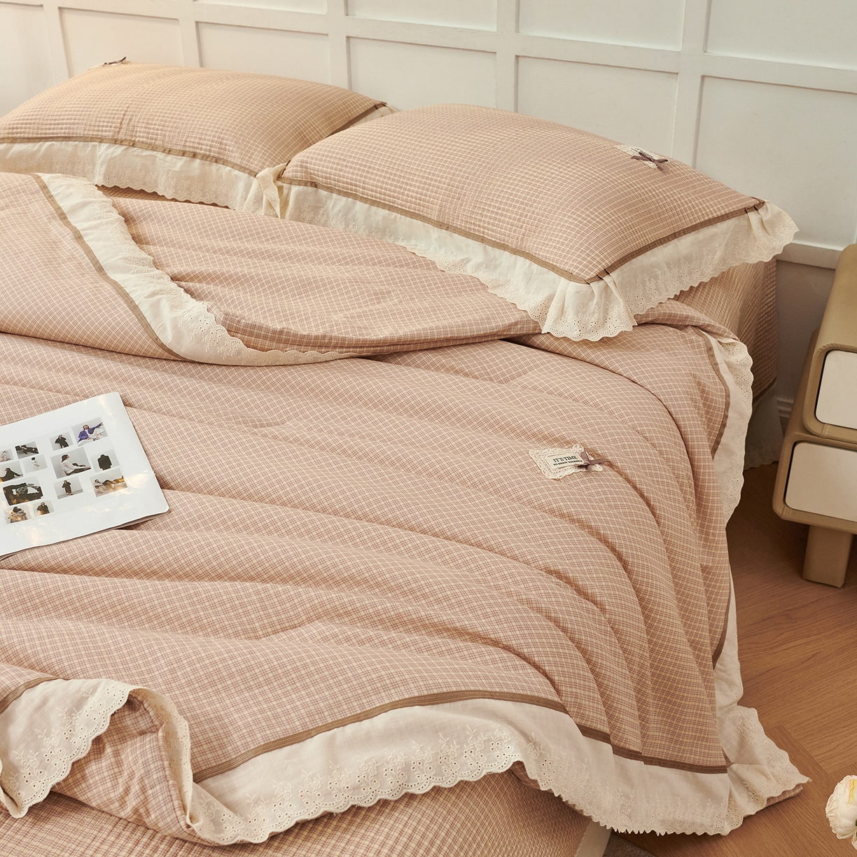 91家纺网 家纺一手货源 找家纺 优希家纺 2025新款米娅千金多功能春秋被四件套 卡其