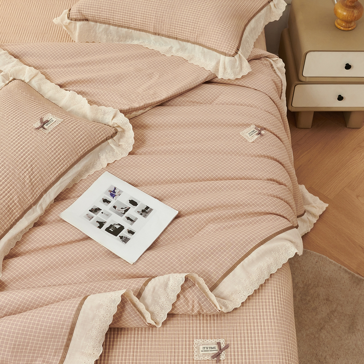 91家纺网 家纺一手货源 找家纺 优希家纺 2025新款米娅千金多功能春秋被四件套 卡其