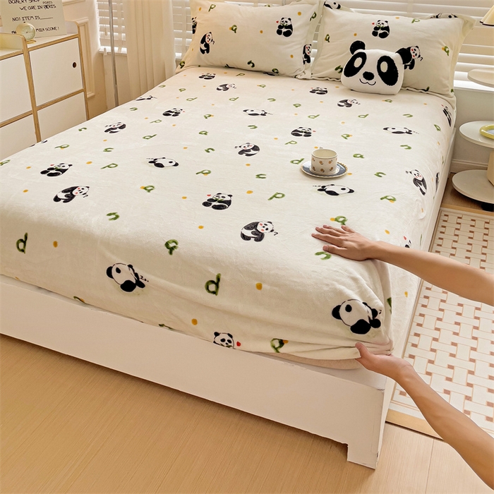 名兮家居 2025新款高克重印花牛奶绒单床笠床笠单件 字母熊猫