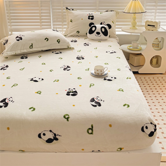 91家纺网 家纺一手货源 找家纺 名兮家居 2025新款高克重印花牛奶绒单床笠床笠单件 字母熊猫