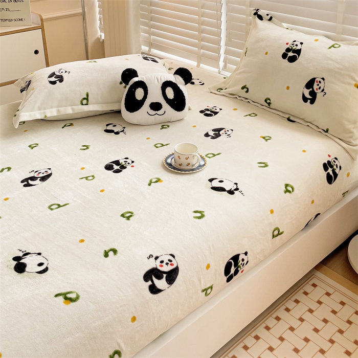 91家纺网 家纺一手货源 找家纺 名兮家居 2025新款高克重印花牛奶绒单床笠床笠单件 字母熊猫