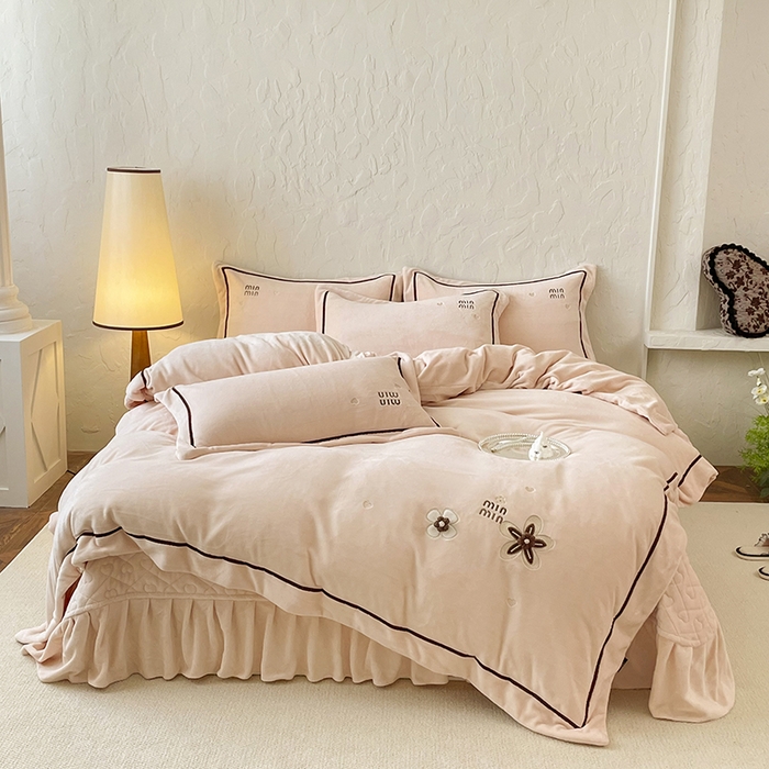 91家纺网 家纺一手货源 找家纺 （总）金绣美居 2025新款加厚牛奶绒韩版床盖款绣花手工花保暖四件套-花弄影,花弄影-牛奶粉,花弄影-浅湖蓝,花弄影-新媚紫,花弄影-奶昔色