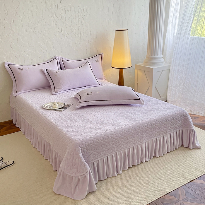 91家纺网 家纺一手货源 找家纺 金绣美居 2025新款加厚牛奶绒韩版床盖款绣花手工花保暖四件套-花弄影 花弄影-新媚紫