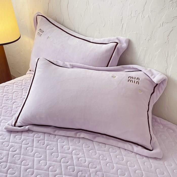 91家纺网 家纺一手货源 找家纺 金绣美居 2025新款加厚牛奶绒韩版床盖款绣花手工花保暖四件套-花弄影 花弄影-新媚紫