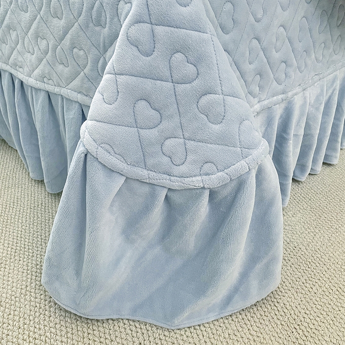 91家纺网 家纺一手货源 找家纺 金绣美居 2025新款加厚牛奶绒韩版床盖款绣花手工花保暖四件套-花弄影 花弄影-浅湖蓝