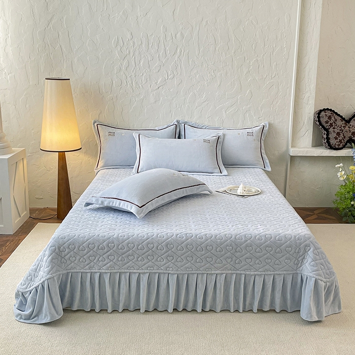 91家纺网 家纺一手货源 找家纺 金绣美居 2025新款加厚牛奶绒韩版床盖款绣花手工花保暖四件套-花弄影 花弄影-浅湖蓝