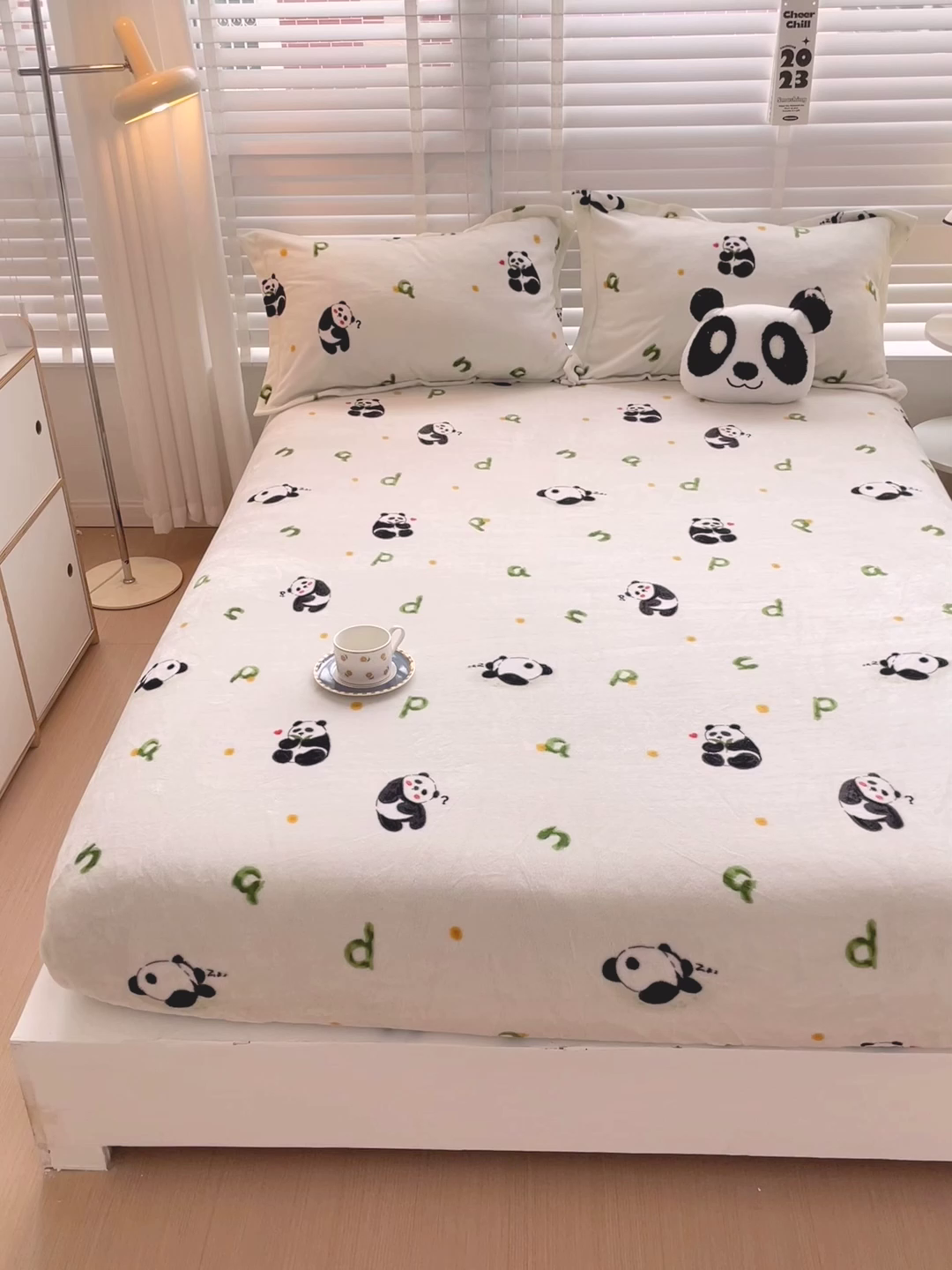 91家纺网 家纺一手货源 找家纺 名兮家居 2025新款高克重印花牛奶绒单床笠床笠单件 字母熊猫