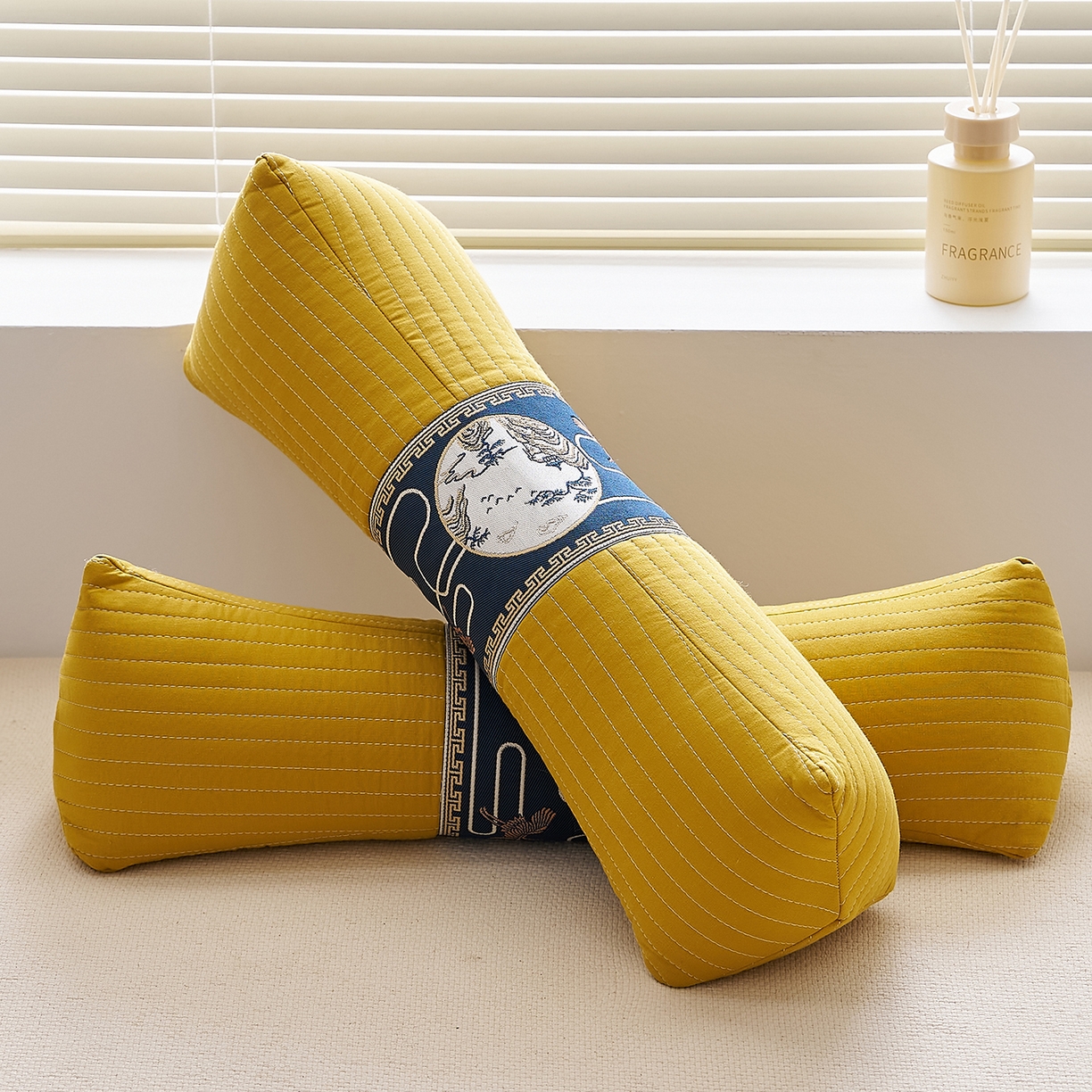 91家纺网 家纺一手货源 找家纺 乐可 2025新款砂洗三角枕 砂洗三角枕;黄