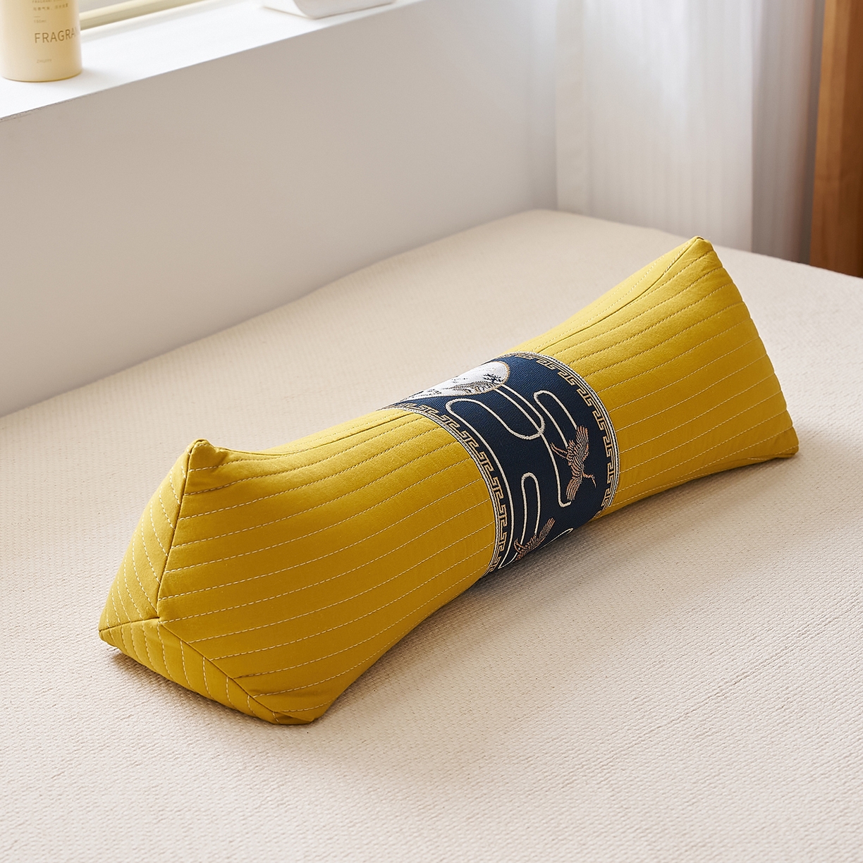 91家纺网 家纺一手货源 找家纺 乐可 2025新款砂洗三角枕 砂洗三角枕;黄