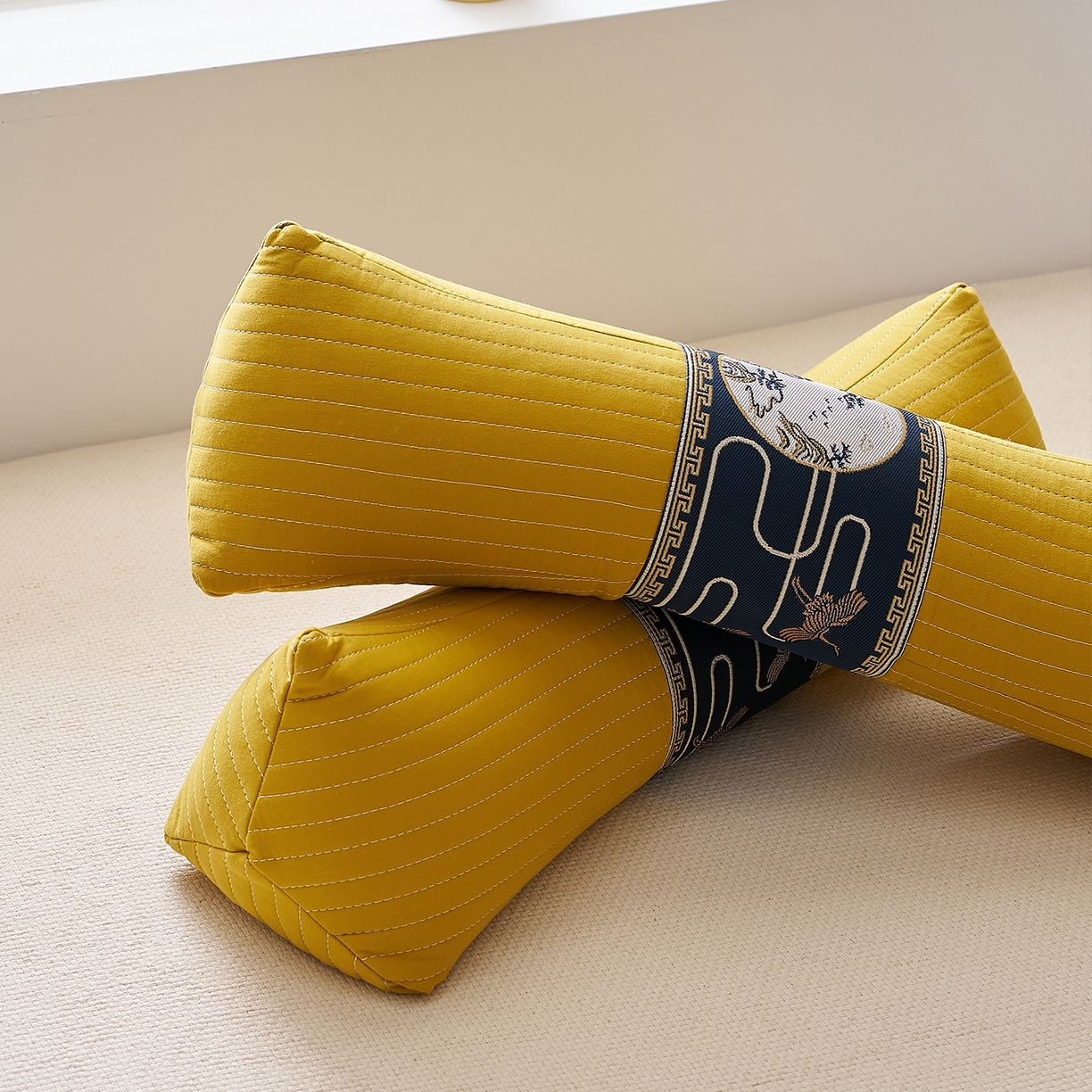 91家纺网 家纺一手货源 找家纺 乐可 2025新款砂洗三角枕 砂洗三角枕;黄