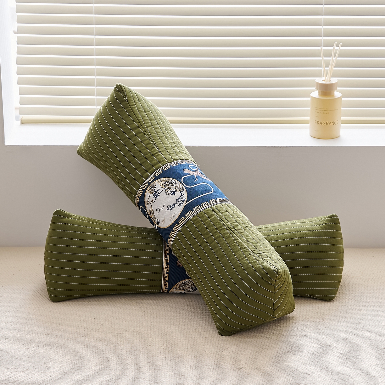 91家纺网 家纺一手货源 找家纺 乐可 2025新款砂洗三角枕 砂洗三角枕;绿