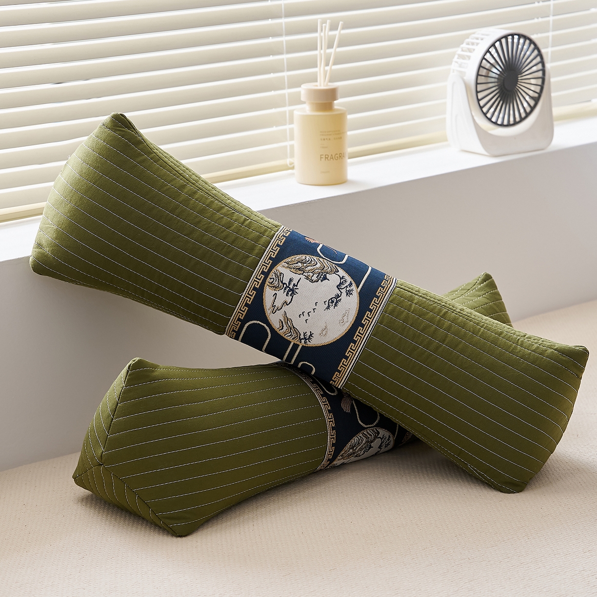 91家纺网 家纺一手货源 找家纺 乐可 2025新款砂洗三角枕 砂洗三角枕;绿