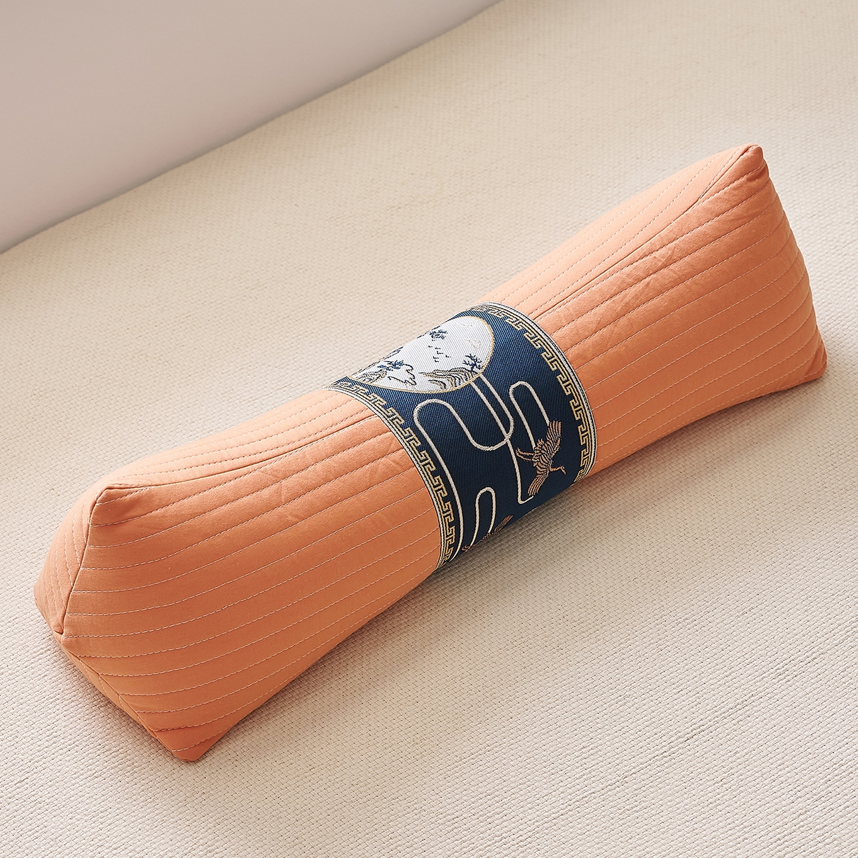 91家纺网 家纺一手货源 找家纺 乐可 2025新款砂洗三角枕 砂洗三角枕;桔