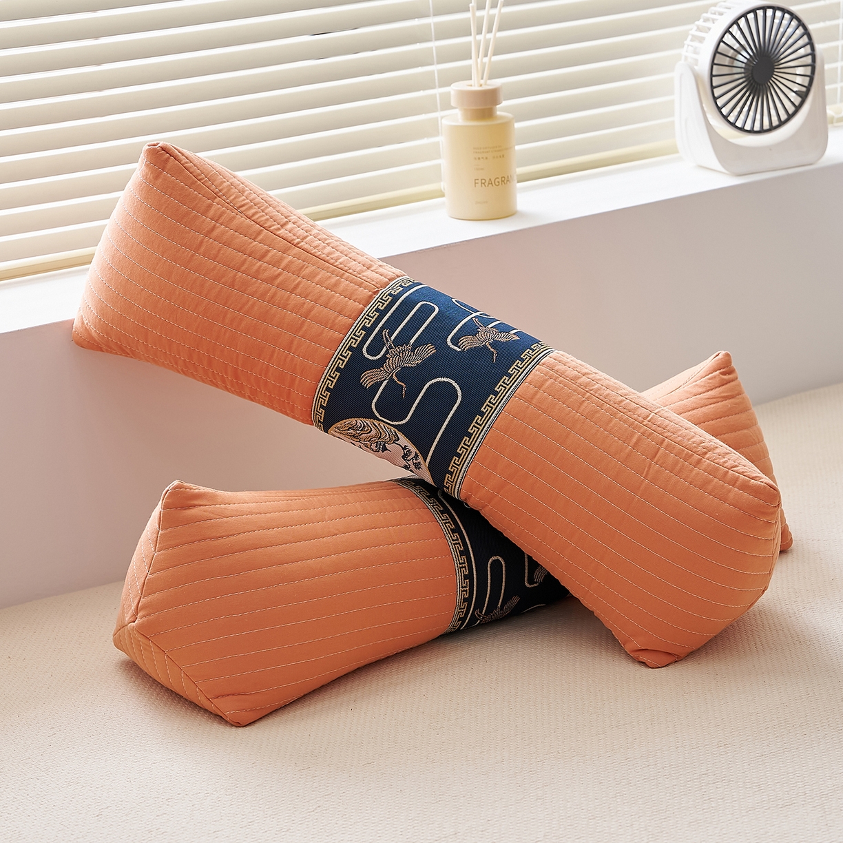 91家纺网 家纺一手货源 找家纺 乐可 2025新款砂洗三角枕 砂洗三角枕;桔