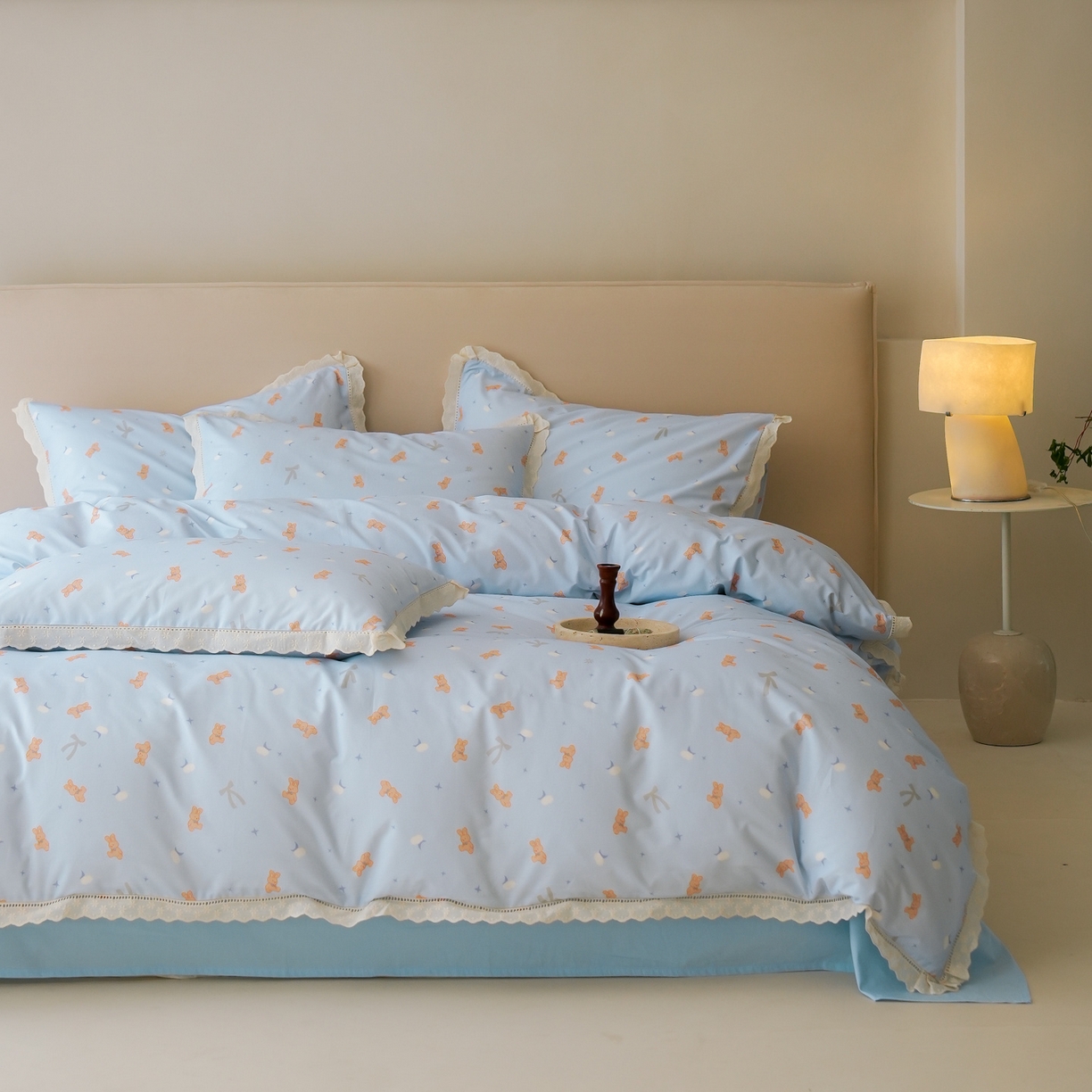 91家纺网 家纺一手货源 找家纺 洺兰家居 2025年小清新全棉13372镂空花边小碎花ins风水洗棉四件套 安妮兔