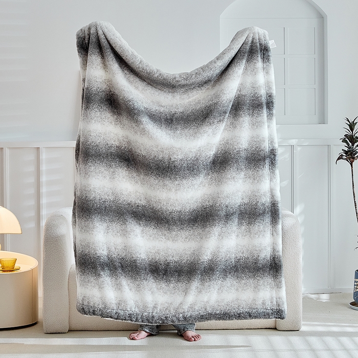 91家纺网 家纺一手货源 找家纺 缘生活 2025新款仿兔毛渐变毛毯 渐变毛毯四季通用盖毯多功能毛毯家居备用毯 渐变毛毯-灰色