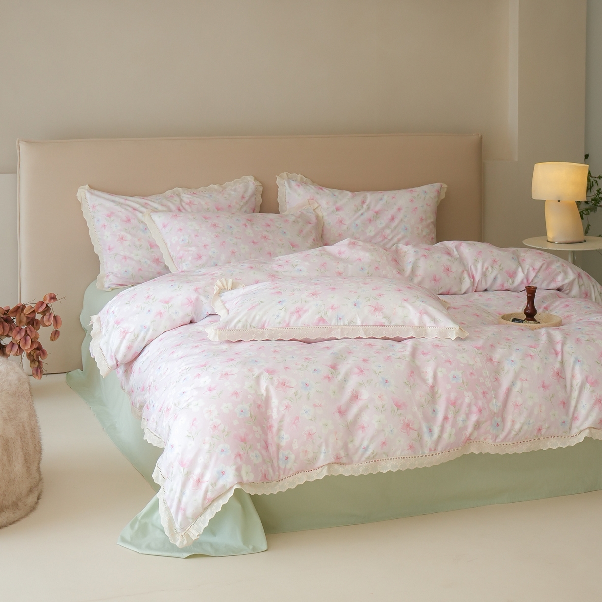 91家纺网 家纺一手货源 找家纺 洺兰家居 2025年小清新全棉13372镂空花边小碎花ins风水洗棉四件套 白露