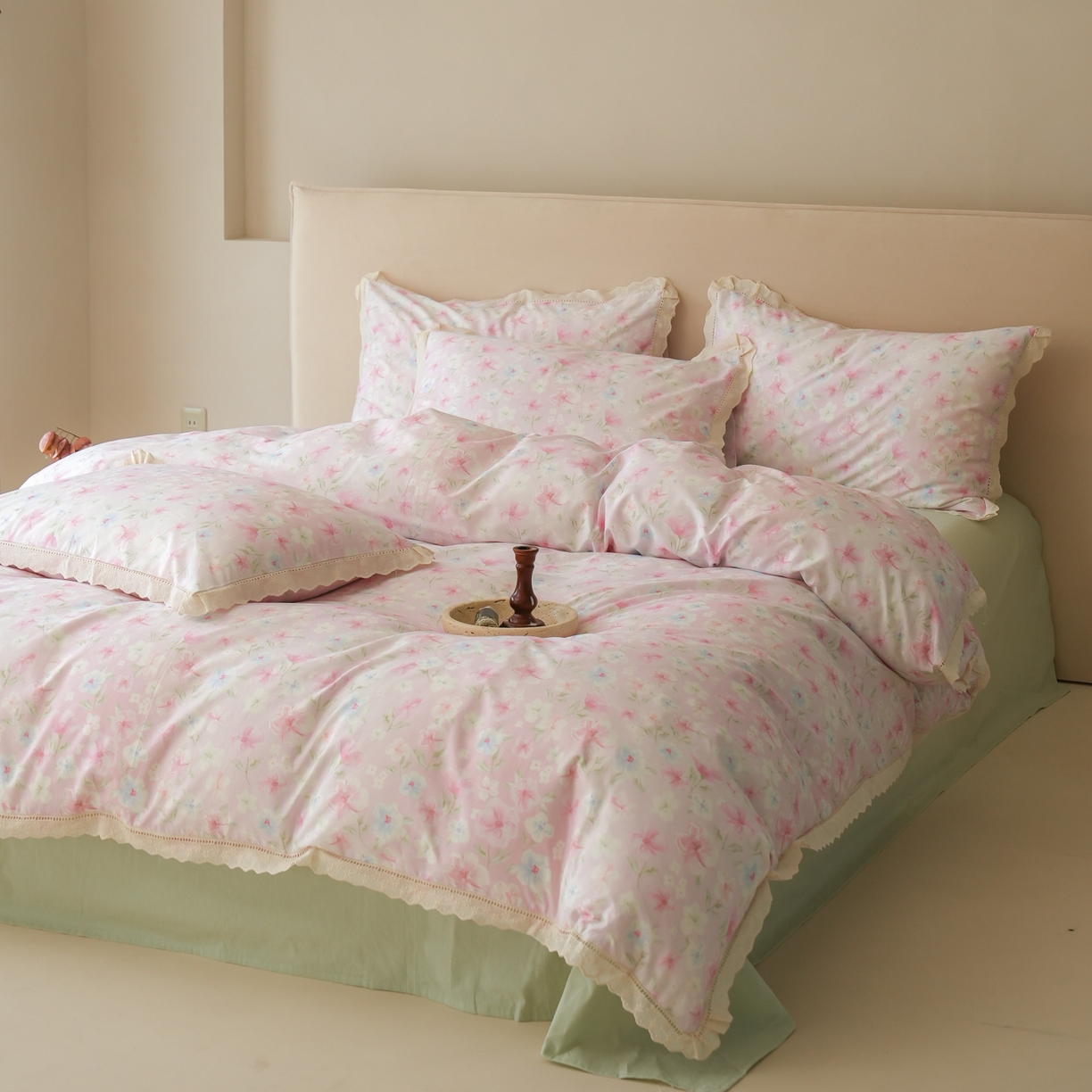 91家纺网 家纺一手货源 找家纺 洺兰家居 2025年小清新全棉13372镂空花边小碎花ins风水洗棉四件套 白露