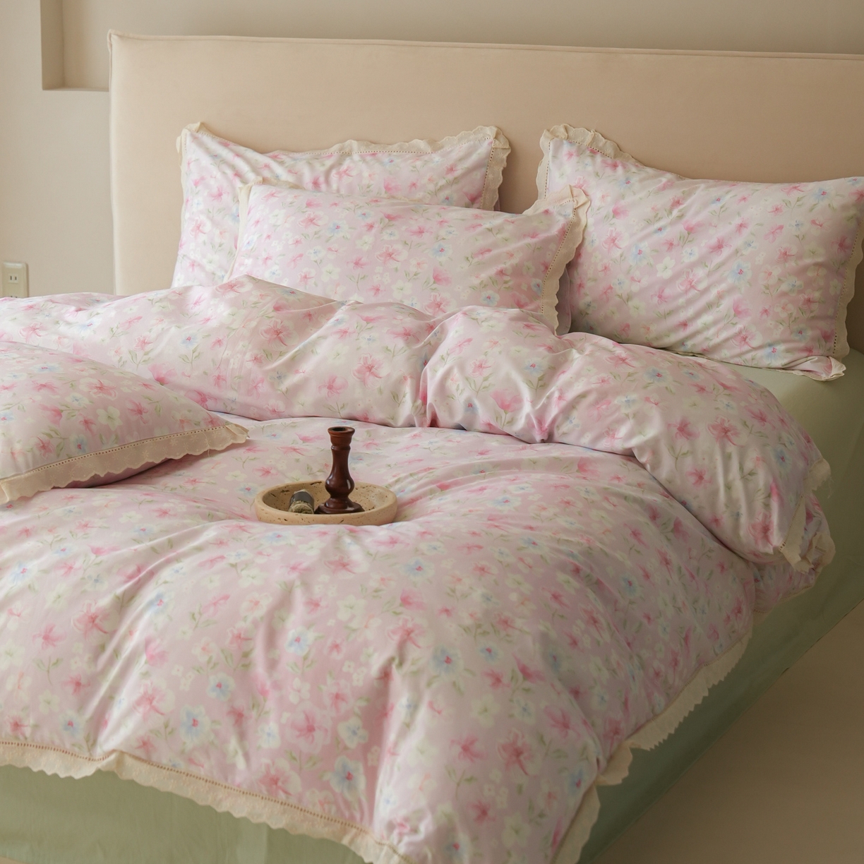 91家纺网 家纺一手货源 找家纺 洺兰家居 2025年小清新全棉13372镂空花边小碎花ins风水洗棉四件套 白露