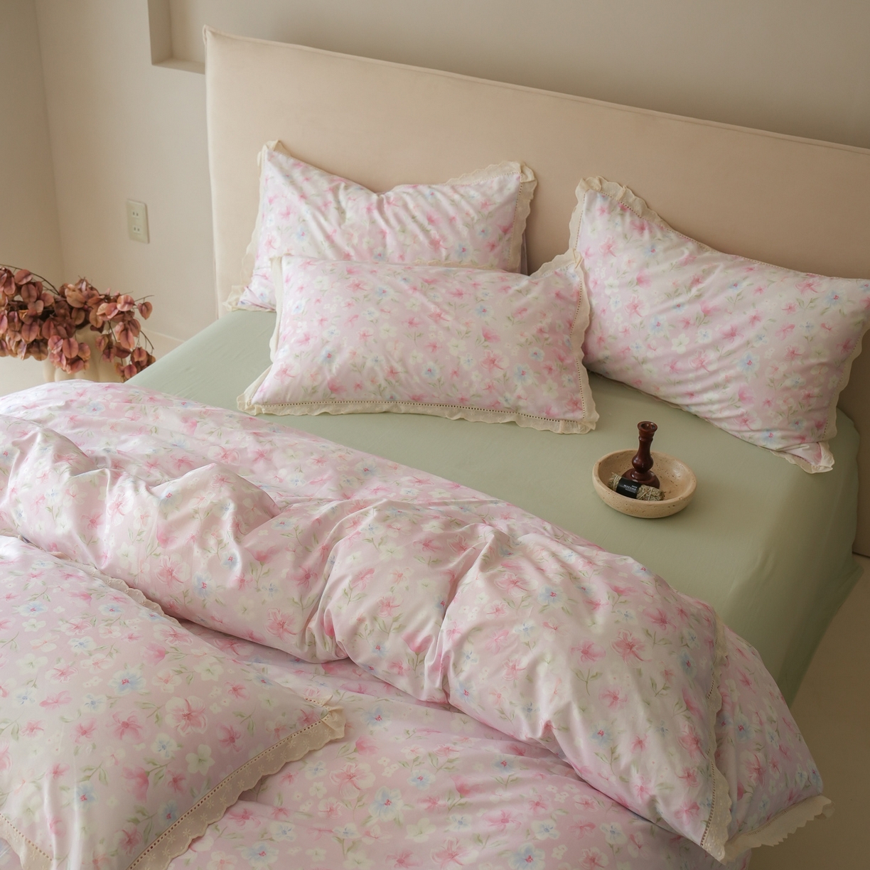 91家纺网 家纺一手货源 找家纺 洺兰家居 2025年小清新全棉13372镂空花边小碎花ins风水洗棉四件套 白露