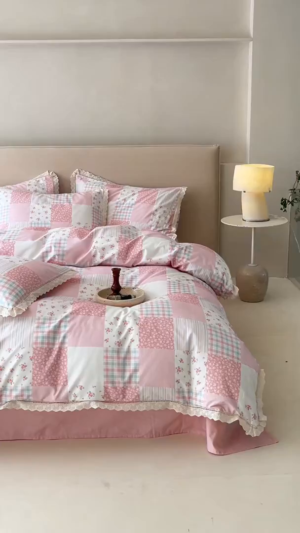 91家纺网 家纺一手货源 找家纺 洺兰家居 2025年小清新全棉13372镂空花边小碎花ins风水洗棉四件套 初醒