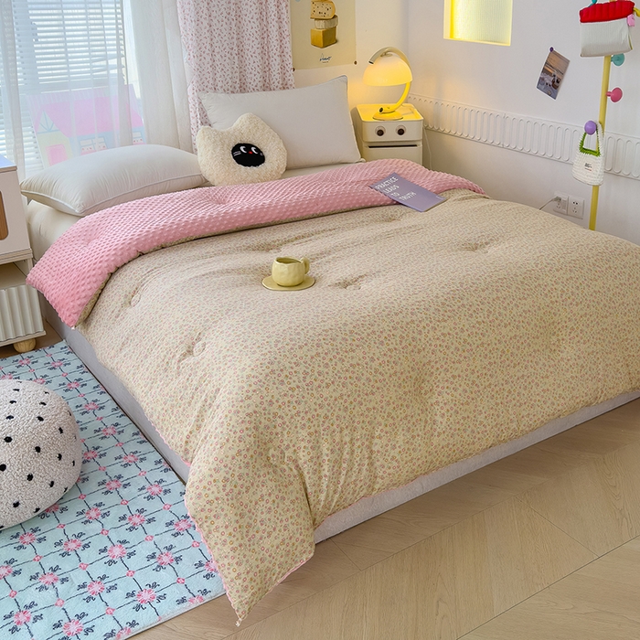 91家纺网 家纺一手货源 找家纺 乐沐 2025新款A类水洗棉双层纱豆豆绒被芯 花颜悦色