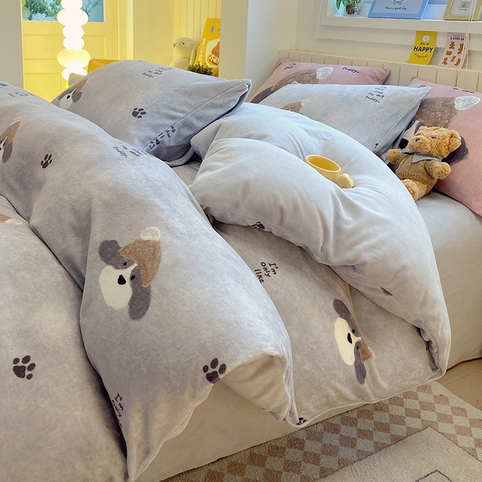 91家纺网 家纺一手货源 找家纺 （总）葡萄家 2025新款高克重印花牛奶绒四件套萌系卡通