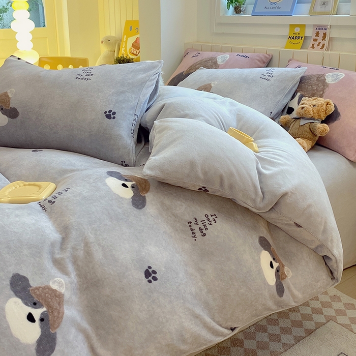 91家纺网 家纺一手货源 找家纺 （总）葡萄家 2025新款高克重印花牛奶绒四件套萌系卡通