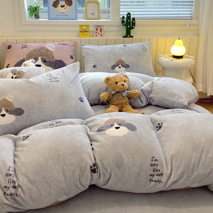 91家纺网 家纺一手货源 找家纺 （总）葡萄家 2025新款高克重印花牛奶绒四件套萌系卡通