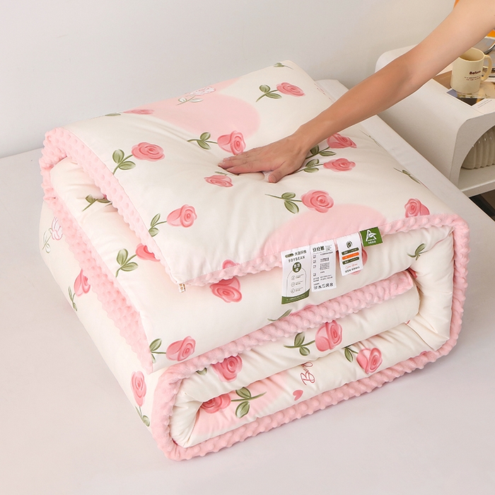 91家纺网 家纺一手货源 找家纺 乐沐 2025新款A类水洗棉双层纱豆豆绒被芯 玫瑰爱恋