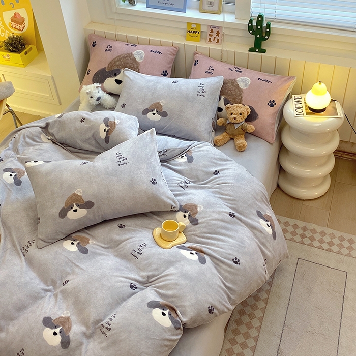 91家纺网 家纺一手货源 找家纺 （总）葡萄家 2025新款高克重印花牛奶绒四件套萌系卡通