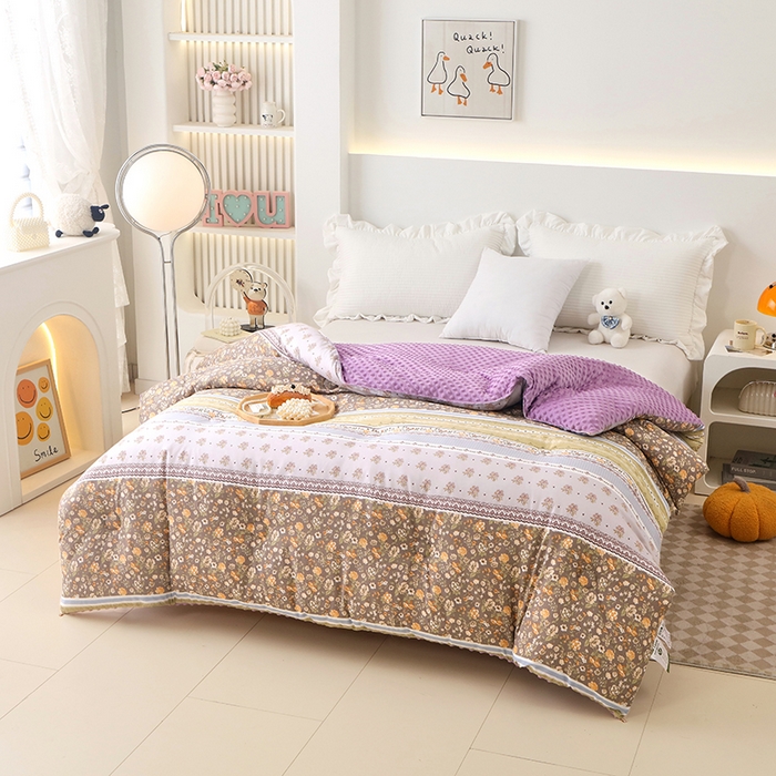 91家纺网 家纺一手货源 找家纺 乐沐 2025新款A类水洗棉双层纱豆豆绒被芯 蜜雪儿