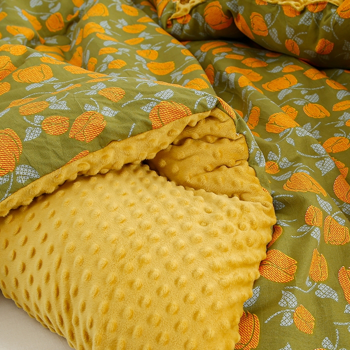 91家纺网 家纺一手货源 找家纺 乐沐 2025新款A类水洗棉双层纱豆豆绒被芯 秋日