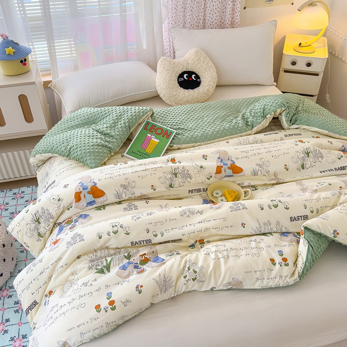 91家纺网 家纺一手货源 找家纺 乐沐 2025新款A类水洗棉双层纱豆豆绒被芯 小兔花园