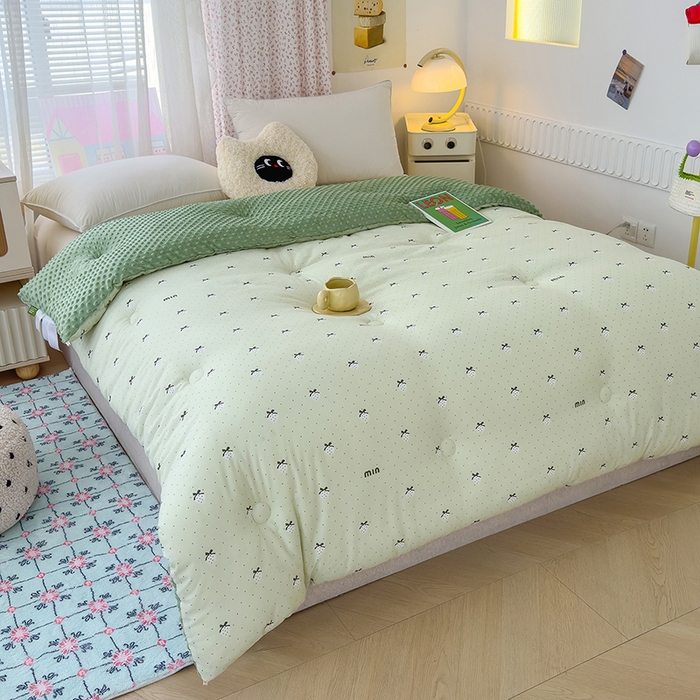 91家纺网 家纺一手货源 找家纺 乐沐 2025新款A类水洗棉双层纱豆豆绒被芯 幸福草莓