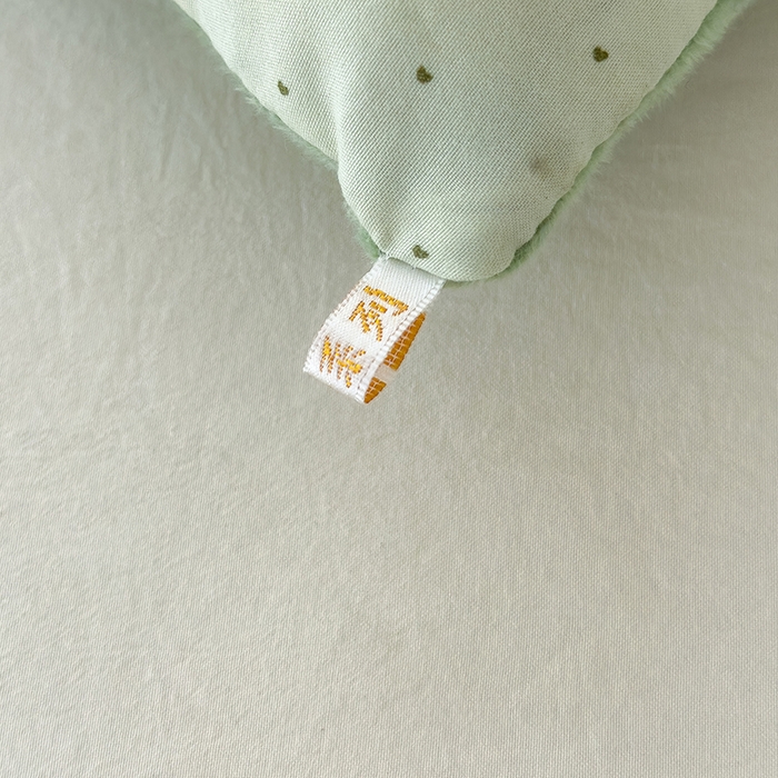 91家纺网 家纺一手货源 找家纺 乐沐 2025新款A类水洗棉双层纱豆豆绒被芯 幸福草莓