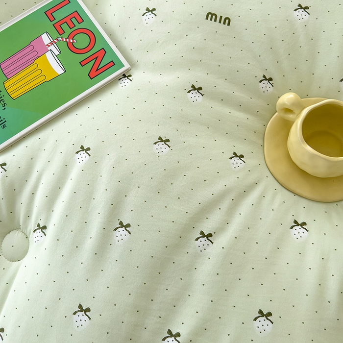 91家纺网 家纺一手货源 找家纺 乐沐 2025新款A类水洗棉双层纱豆豆绒被芯 幸福草莓