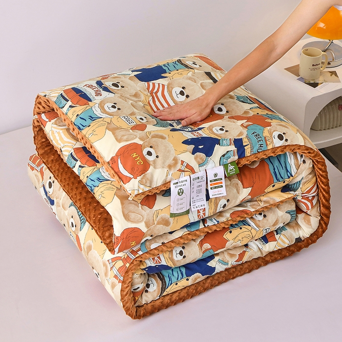 91家纺网 家纺一手货源 找家纺 乐沐 2025新款A类水洗棉双层纱豆豆绒被芯 熊熊乐园