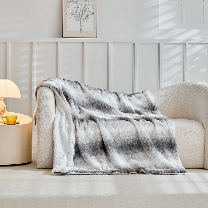 91家纺网 家纺一手货源 找家纺 缘生活 2025新款仿兔毛渐变毛毯 渐变毛毯四季通用盖毯多功能毛毯家居备用毯 渐变毛毯-灰色