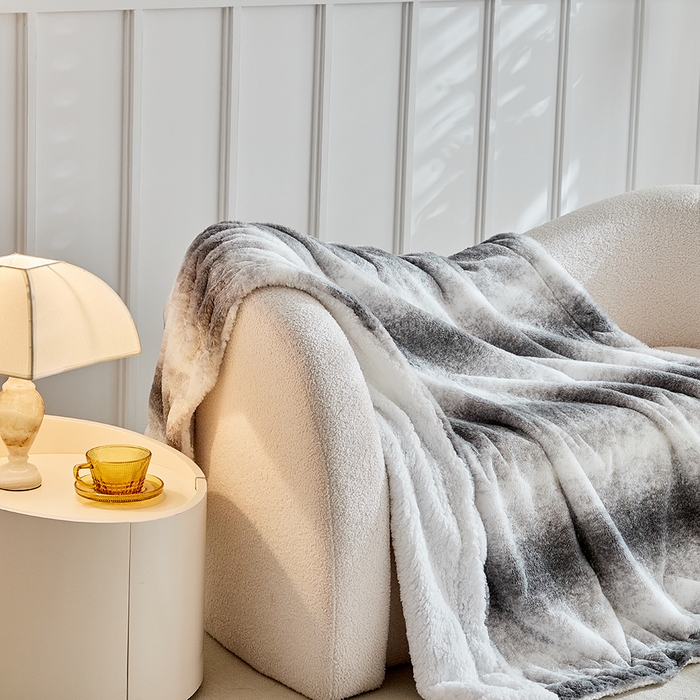 91家纺网 家纺一手货源 找家纺 缘生活 2025新款仿兔毛渐变毛毯 渐变毛毯四季通用盖毯多功能毛毯家居备用毯 渐变毛毯-灰色