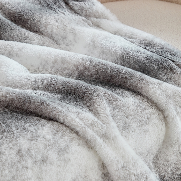 91家纺网 家纺一手货源 找家纺 缘生活 2025新款仿兔毛渐变毛毯 渐变毛毯四季通用盖毯多功能毛毯家居备用毯 渐变毛毯-灰色