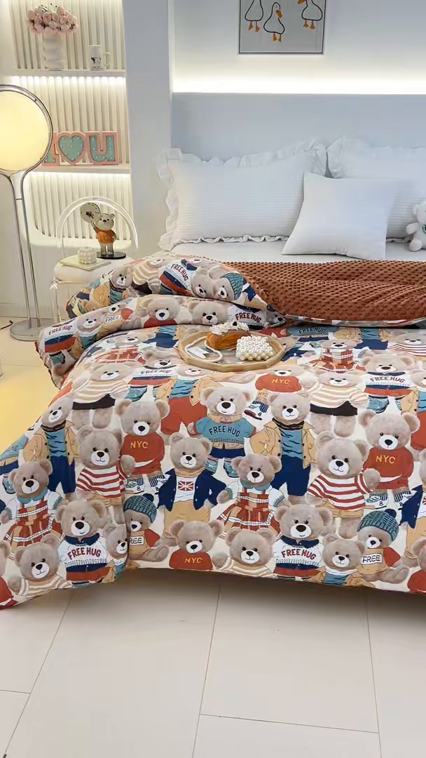 91家纺网 家纺一手货源 找家纺 乐沐 2025新款A类水洗棉双层纱豆豆绒被芯 熊熊乐园