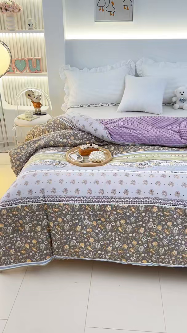 91家纺网 家纺一手货源 找家纺 乐沐 2025新款A类水洗棉双层纱豆豆绒被芯 蜜雪儿